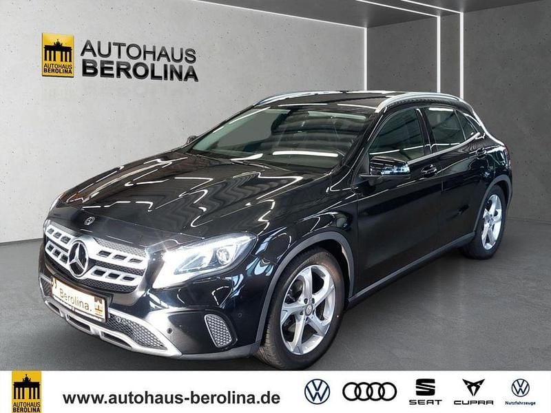 Gebraucht Mercedes GLA180 Urban 122 PS (89 kW) 2017 Schwarz SUV