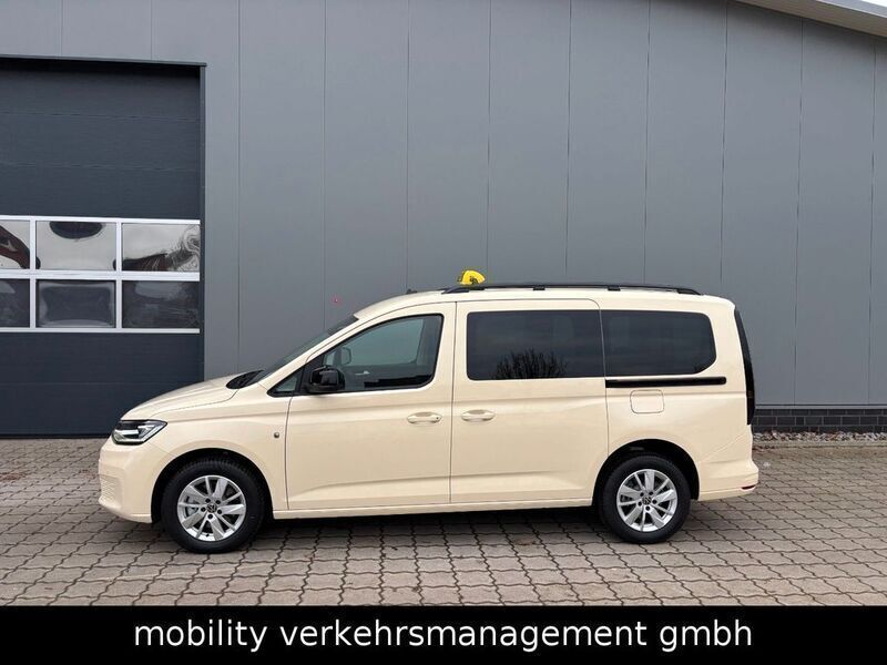 Neu VW Caddy Maxi Life 122 PS (89 kW) 2025 Gelb Van / Kleinbus