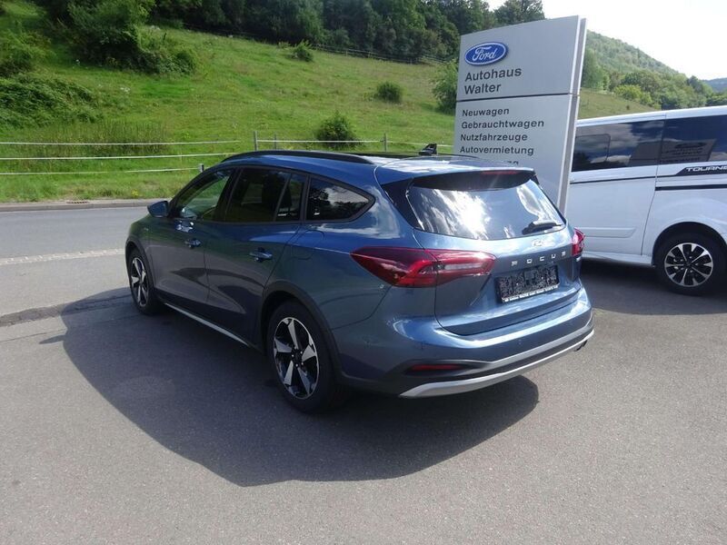 Gebraucht Ford Focus Active X 125 PS (91 kW) 2023 Blau Limousine