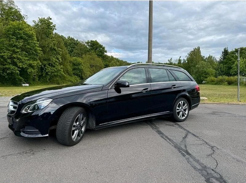 Schwarz Gebraucht 2015 Mercedes E250 Avantgarde Kombi | 17.500 € (Guter Preis) - Bild 1/4