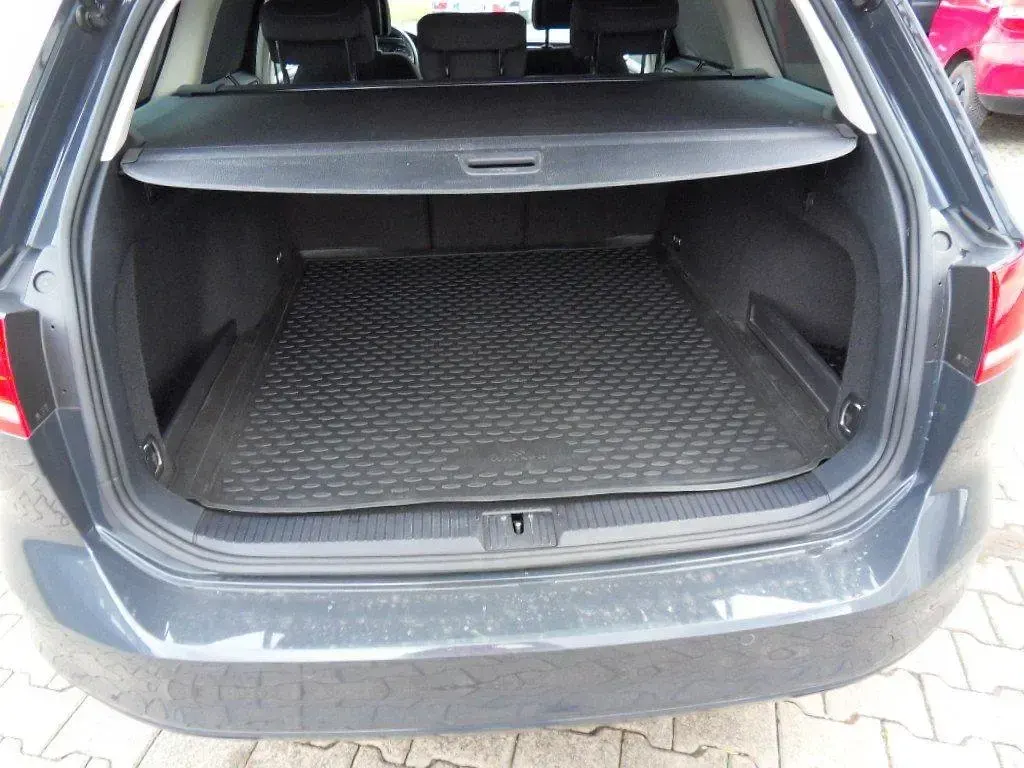 Gebraucht VW Passat 150 PS (110 kW) 2019 Grau Kombi