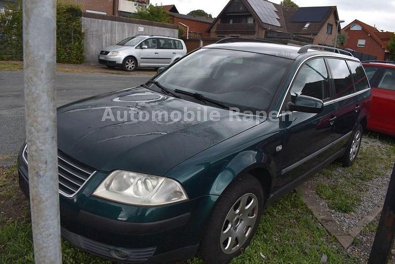 Grün Gebraucht 2001 VW Passat Trendline Kombi | 890 € (Superpreis) - Bild 1/4
