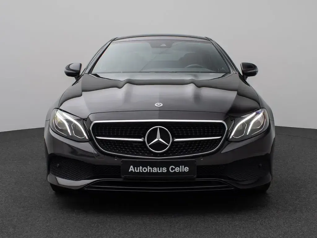 Gebraucht Mercedes E200 197 PS (144 kW) 2019 Schwarz Coupé
