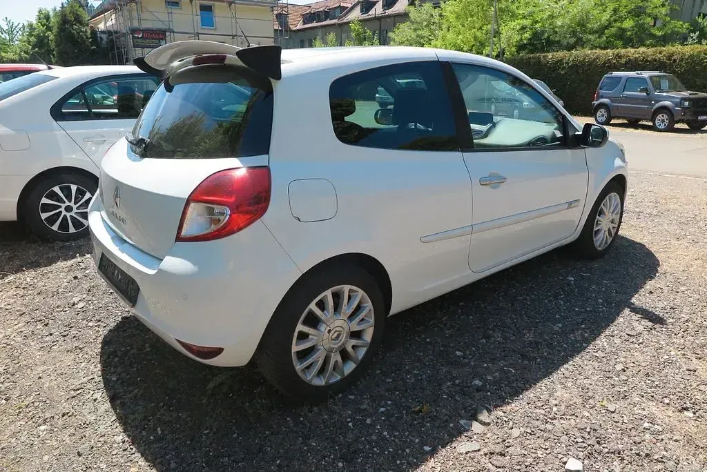 Occasion Renault Clio III Luxe 111 ch (81 kW) 2010 Blanc Citadine