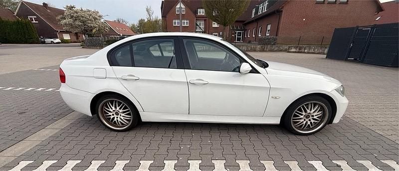 Gebraucht BMW 320 150 PS (110 kW) 2006 Weiß Limousine