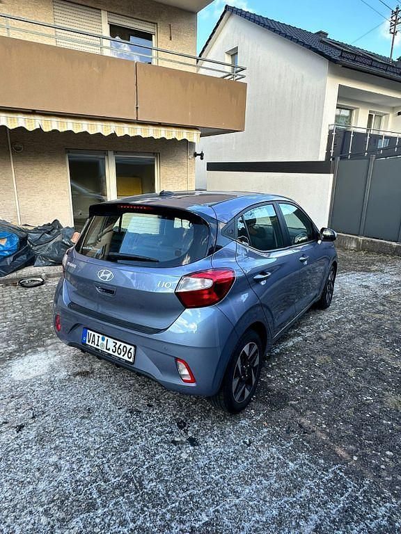 Gebraucht Hyundai i10 Trend 67 PS (49 kW) 2023 Blau Kleinwagen