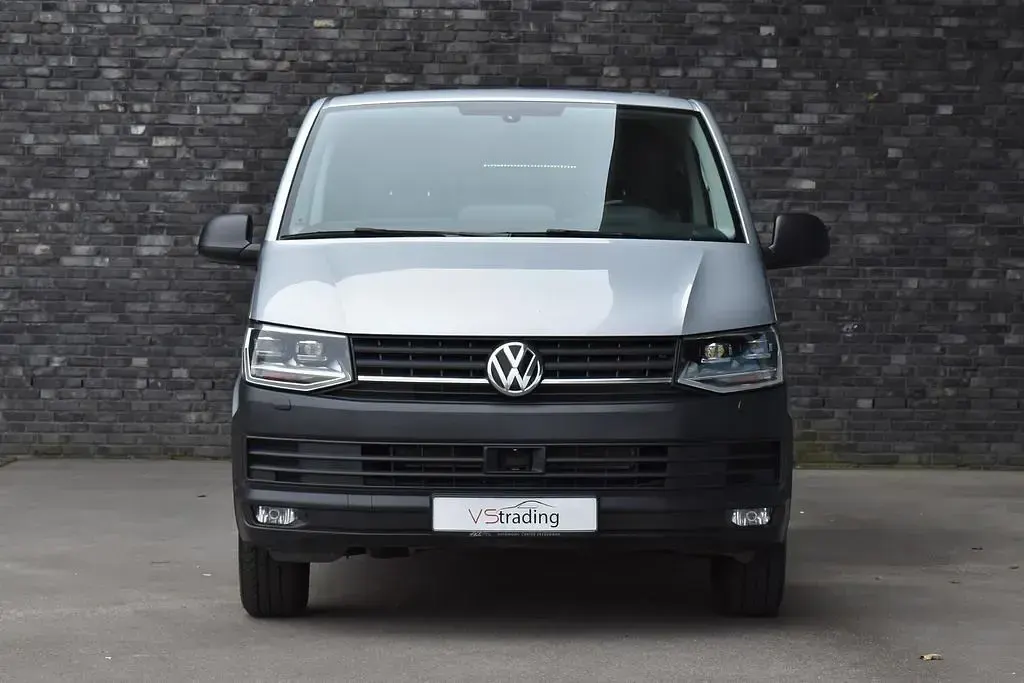 Second-hand VW Transporter 150 CP (110 kW) 2019 Argintiu Van