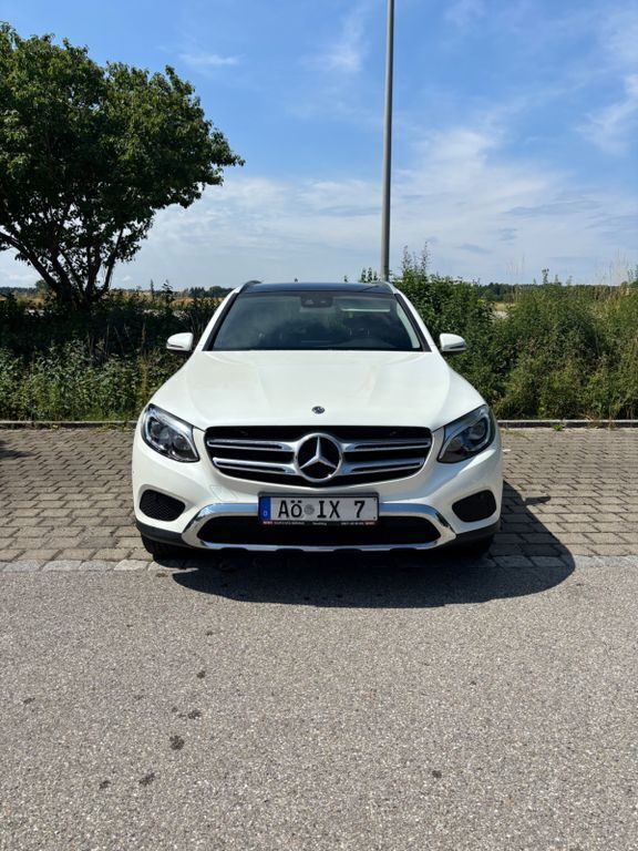 Weiß Gebraucht 2017 Mercedes GLC220 SUV | 26.300 € (Fairer Preis) - Bild 1/4
