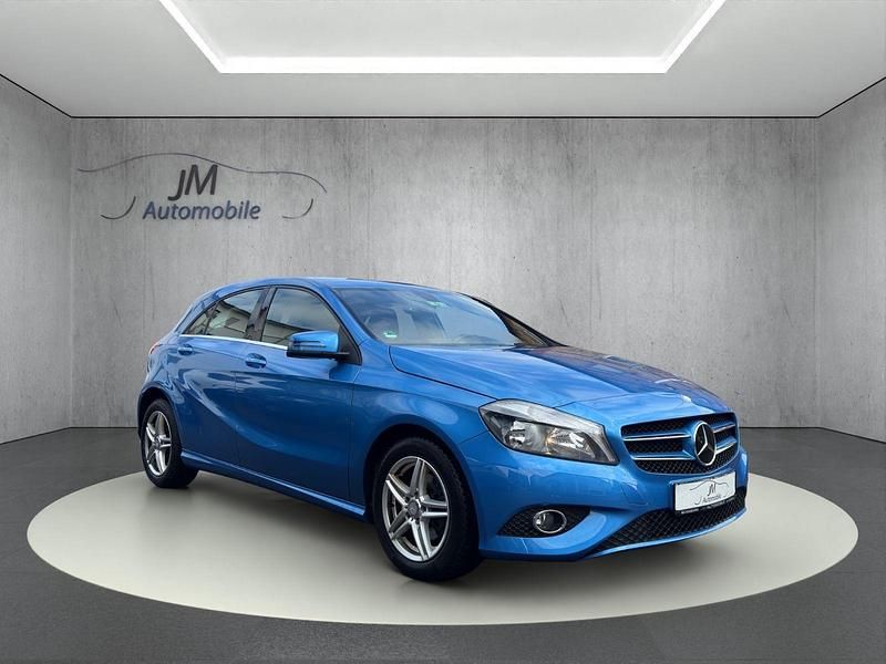 Gebraucht Mercedes A180 122 PS (89 kW) 2012 Blau Kleinwagen