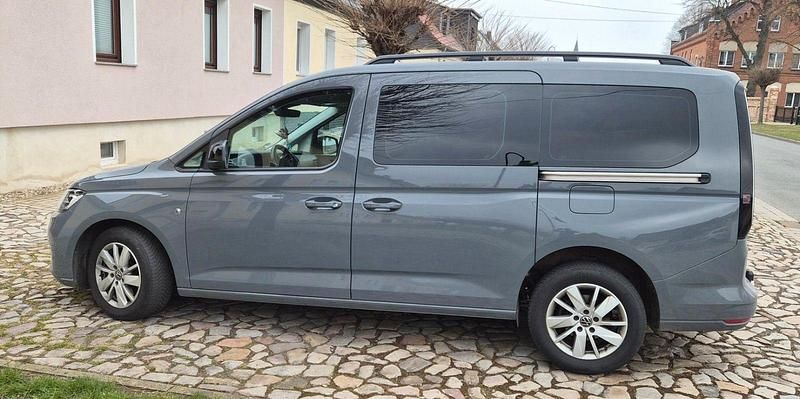 Gebraucht VW Caddy Maxi Dark Label 122 PS (89 kW) 2022 Grau Van / Kleinbus