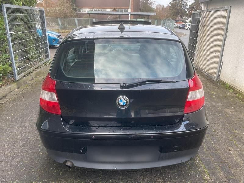 Gebraucht BMW 118 122 PS (89 kW) 2005 Schwarz Kleinwagen