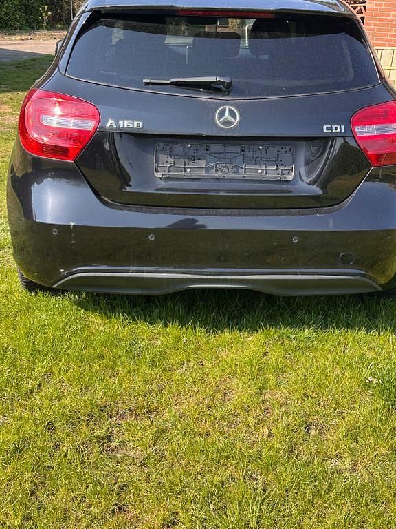 Gebraucht Mercedes A160 90 PS (66 kW) 2014 Schwarz Limousine