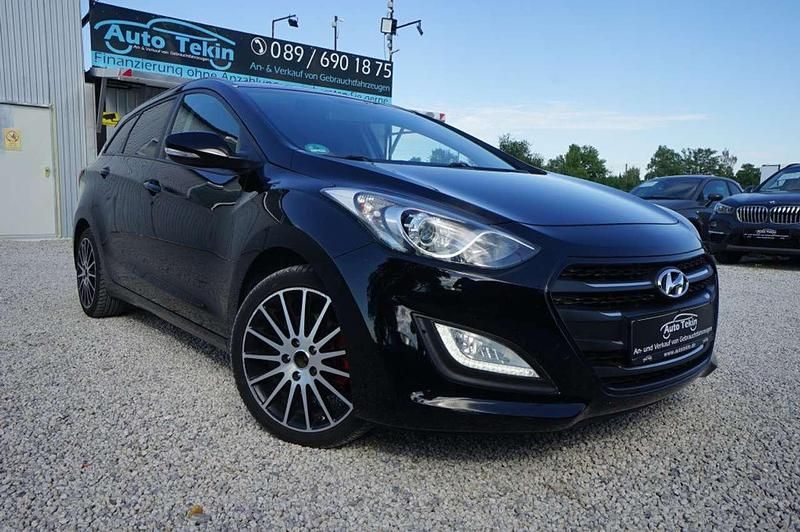 Schwarz Gebraucht 2016 Hyundai i30 Kombi | 8.950 € (Etwas zu teuer) - Bild 1/3