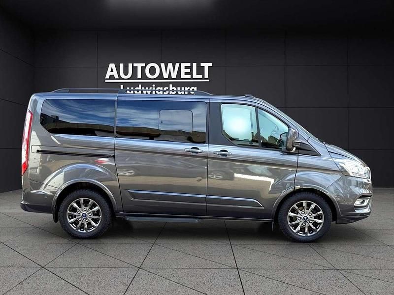 Gebraucht Ford Transit Custom Titanium 131 PS (96 kW) 2021 Magneticgrau (metallic) Van / Kleinbus