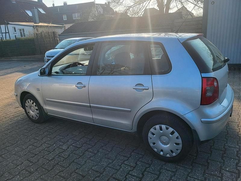 Gebraucht VW Polo 64 PS (47 kW) 2005 Silber Kleinwagen