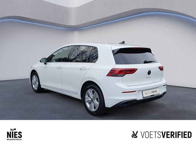 Gebraucht VW Golf VIII Life 131 PS (96 kW) 2024 Weiß Limousine