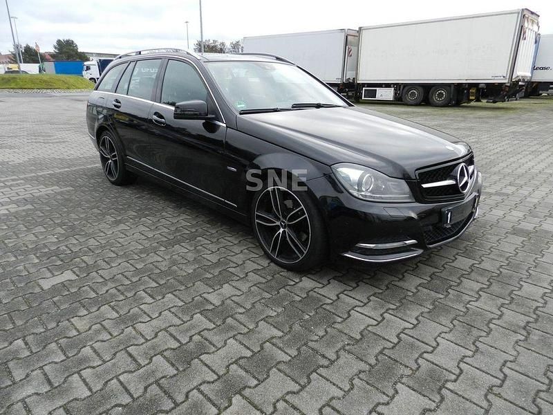 Gebraucht Mercedes C220 Elegance 170 PS (125 kW) 2012 Schwarz Limousine