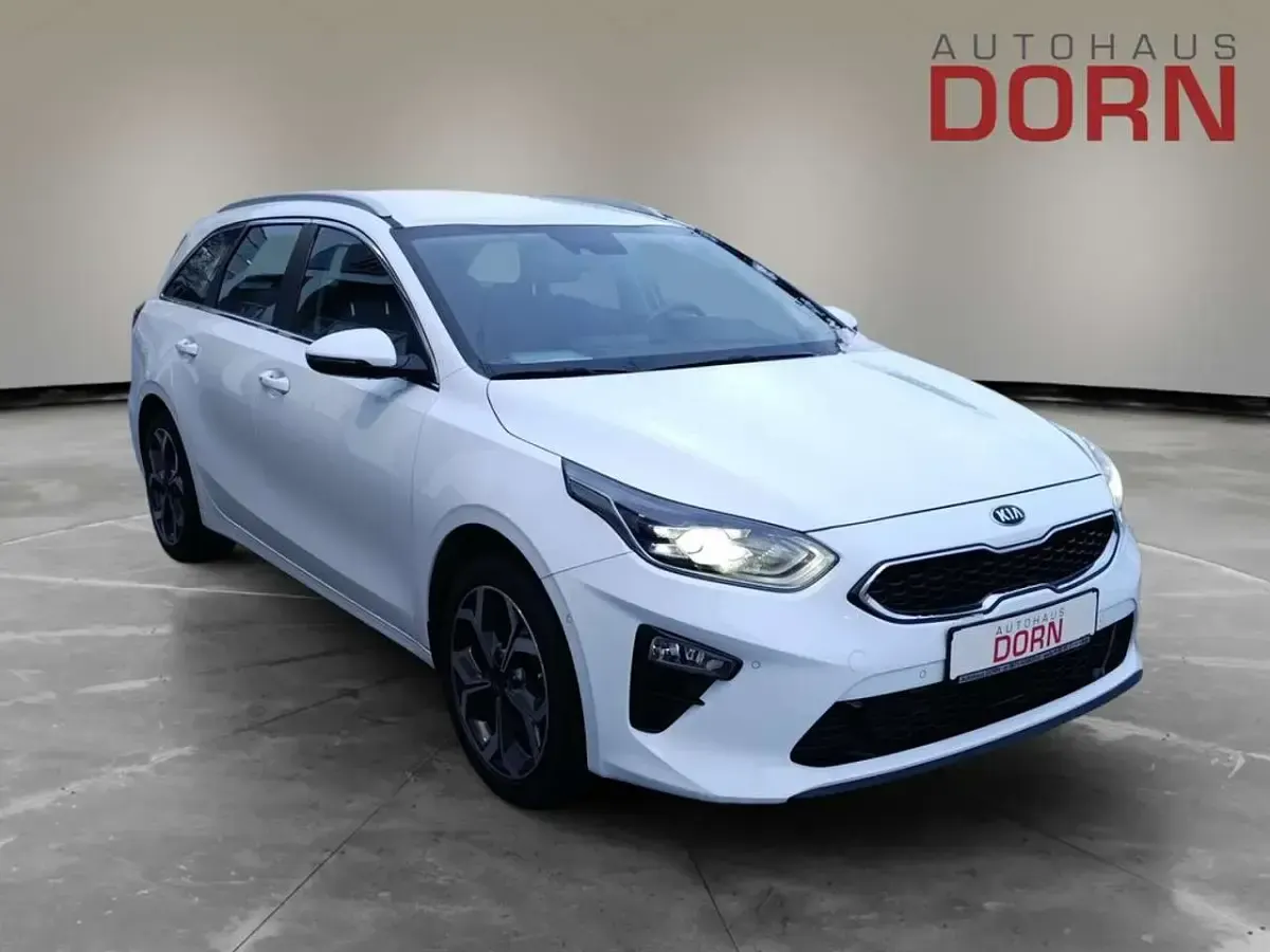 Gebraucht Kia Ceed 136 PS (100 kW) 2021 Carraraweiss Kleinwagen