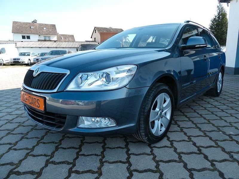 Gebraucht Skoda Octavia Elegance 102 PS (75 kW) 2009 Grau Kombi