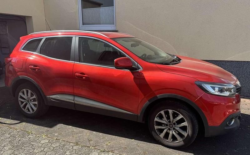 Rot Gebraucht 2016 Renault Kadjar Experience SUV | 10.800 € (Fairer Preis) - Bild 1/4