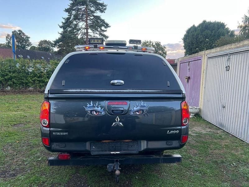 Gebraucht Mitsubishi L200 Invite 136 PS (100 kW) 2013 Grau Abholung