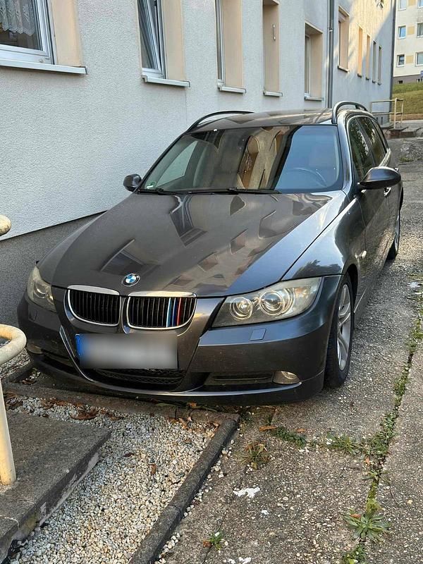 Grau Gebraucht 2008 BMW 318 Kombi | 1.200 € (Superpreis) - Bild 1/4