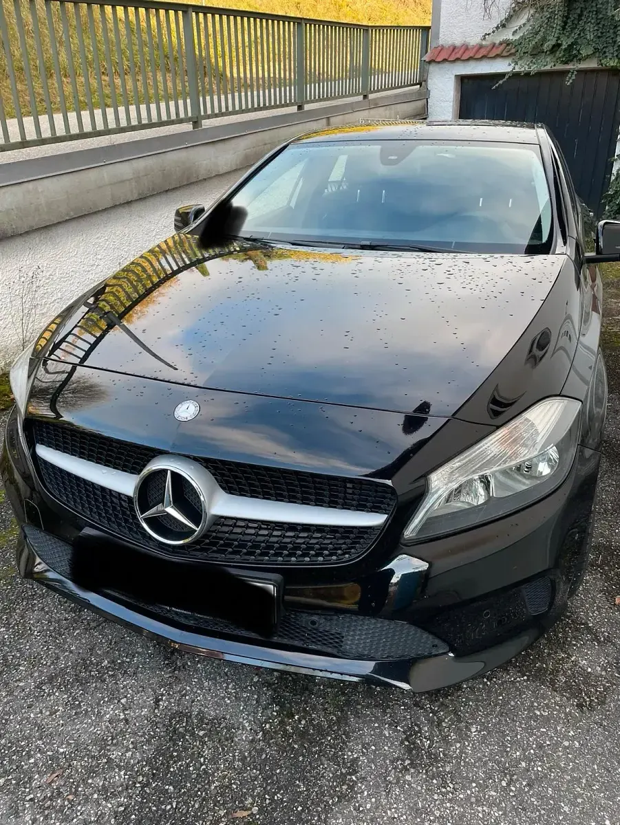 Gebraucht Mercedes A180 122 PS (89 kW) 2016 Schwarz Limousine