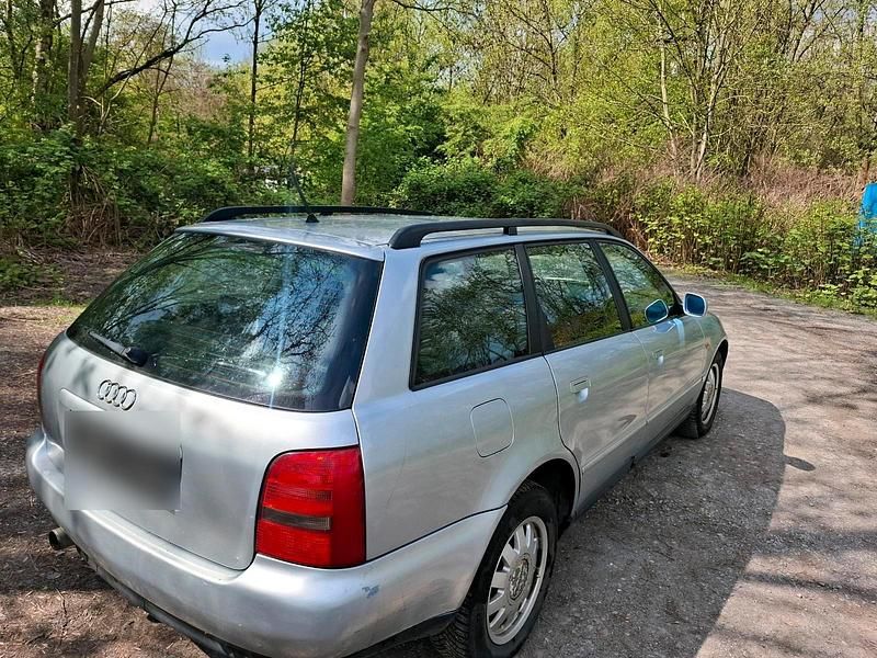 Używany Audi A4 101 KM (74 kW) 1998 Srebrny Kombi