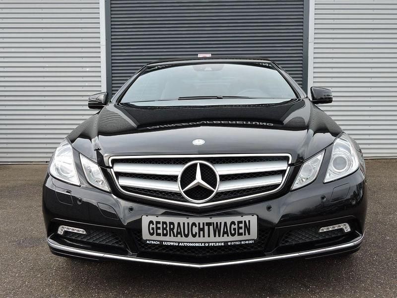 Gebraucht Mercedes E250 204 PS (150 kW) 2010 Schwarz Cabrio