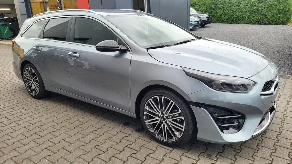 Neu Kia Ceed GT GT-Line 140 PS (102 kW) 2025 Silber Kombi