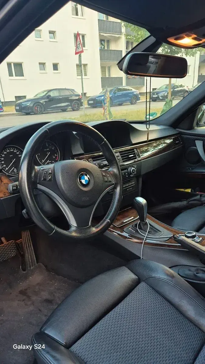 Gebraucht BMW 330 245 PS (180 kW) 2010 Schwarz Limousine