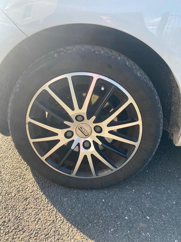 Gebraucht Ford Fiesta 82 PS (60 kW) 2011 Weiß Kleinwagen