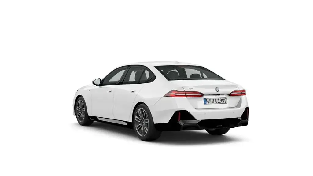 Gebraucht BMW 540 M Sport 303 PS (222 kW) 2026 Alpinweiss uni Limousine