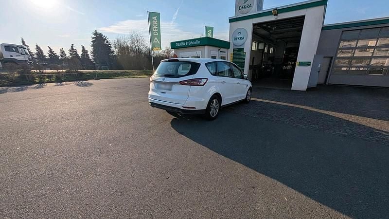 Gebraucht Ford S-MAX 179 PS (131 kW) 2019 Weiß Van / Kleinbus