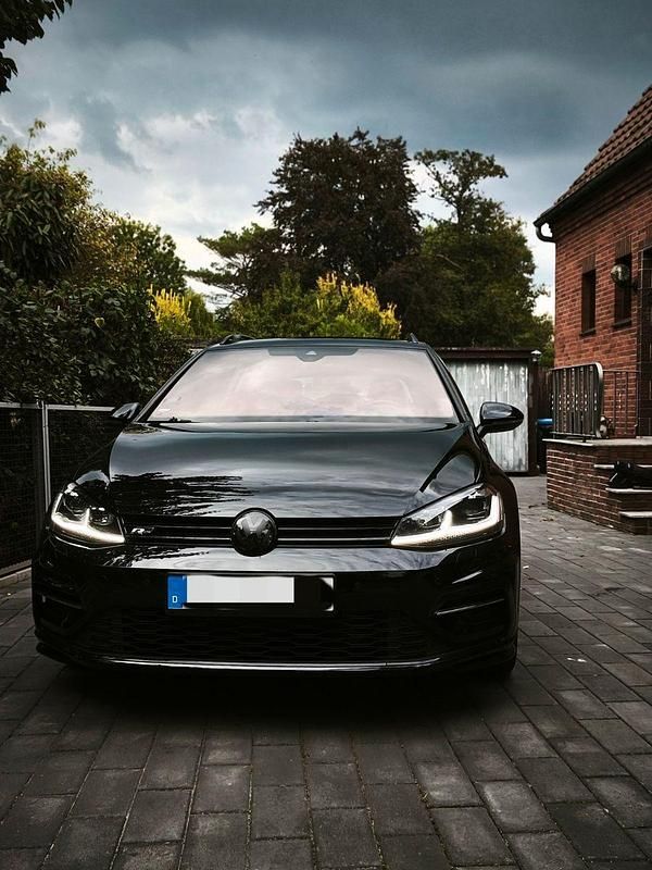 Schwarz Gebraucht 2018 VW Golf VII R-line Kombi | 13.000 € (Superpreis) - Bild 1/4