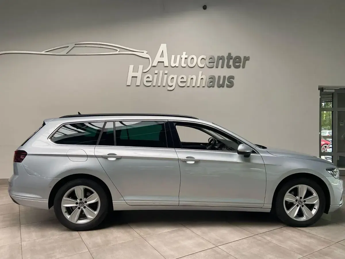 Gebraucht VW Passat Business 200 PS (147 kW) 2023 Silber Kombi