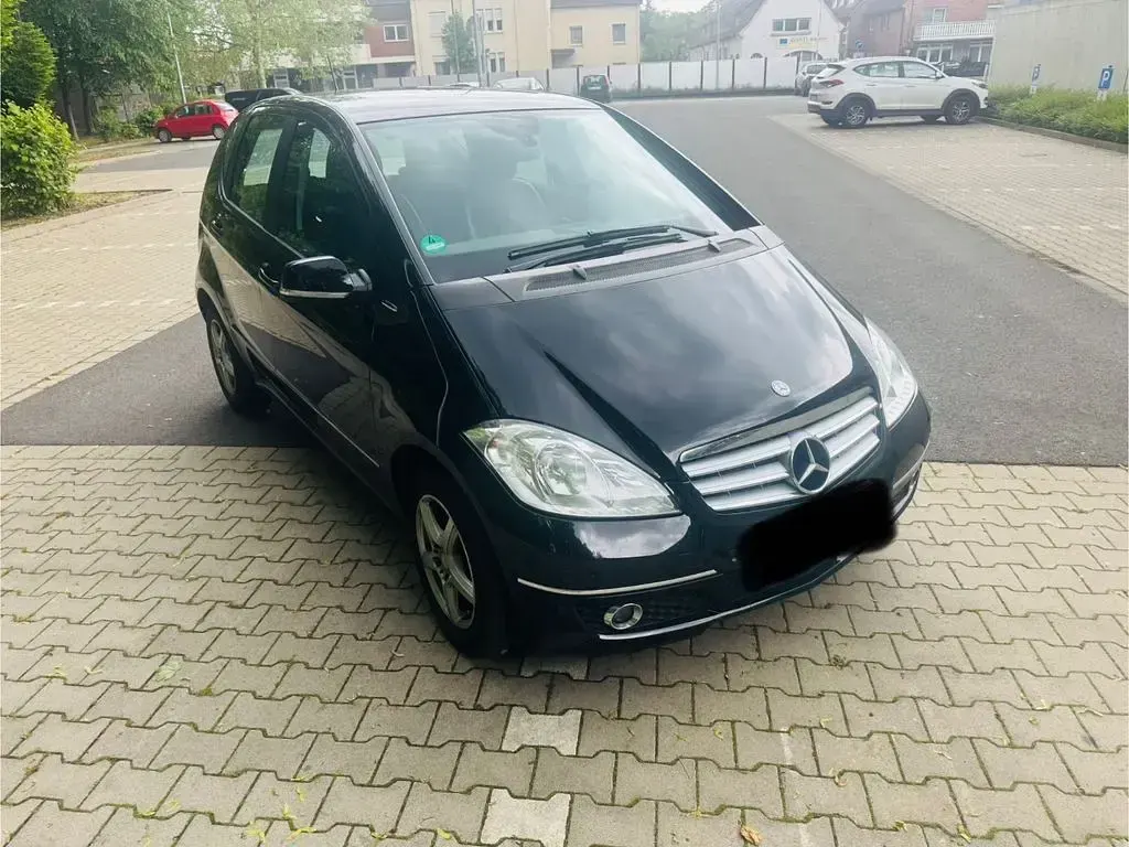 Gebraucht Mercedes A180 109 PS (80 kW) 2012 Schwarz Kleinwagen