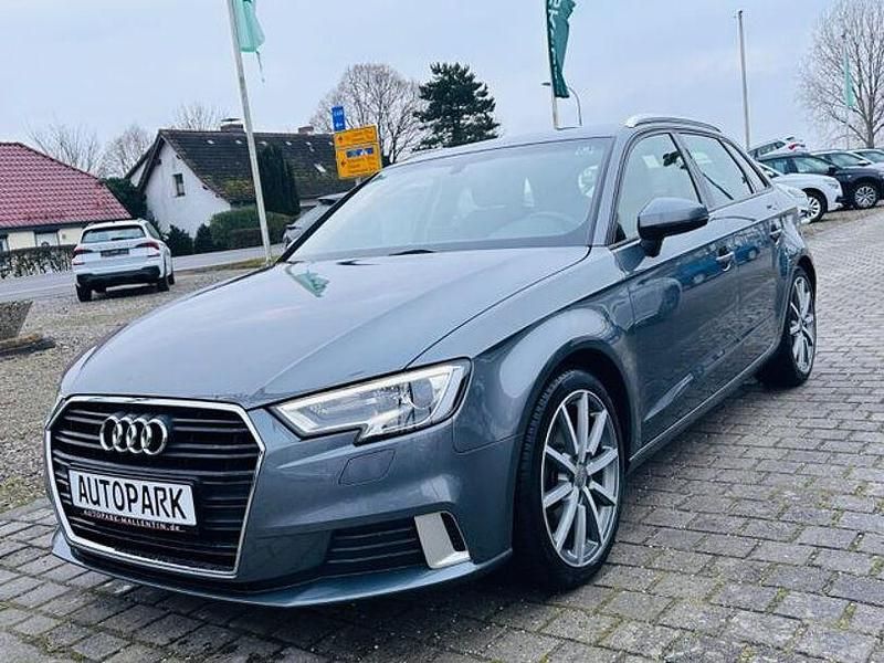 Gebraucht Audi A3 Sport 116 PS (85 kW) 2018 Grau Limousine