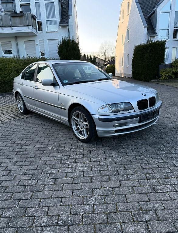 Gebraucht BMW 320 Sport Line 170 PS (125 kW) 2001 Silber Limousine