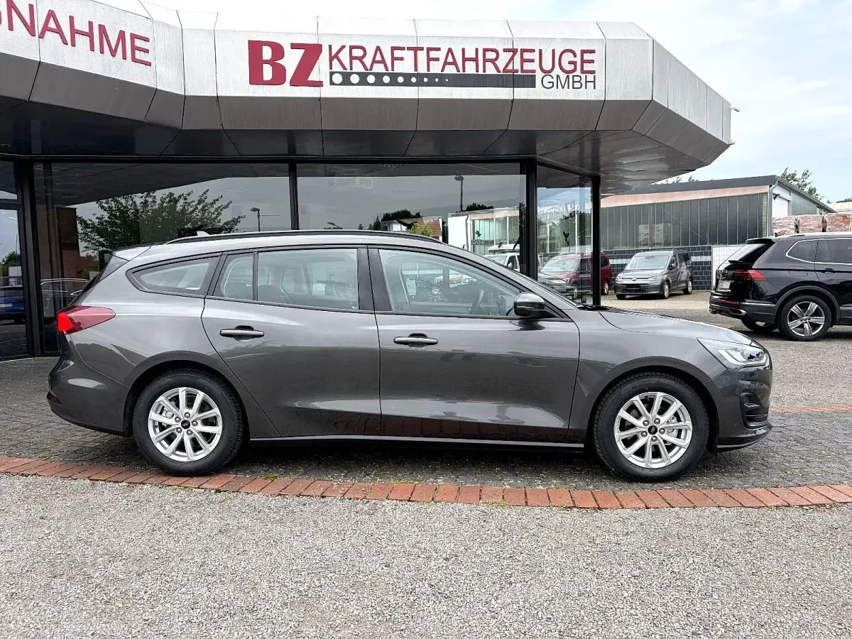 Gebraucht Ford Focus 120 PS (88 kW) 2022 Grau Kombi