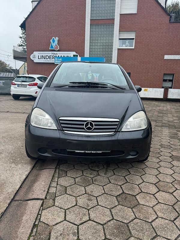 Grau Gebraucht 2000 Mercedes A140 Kleinwagen | 1.099 € - Bild 1/4