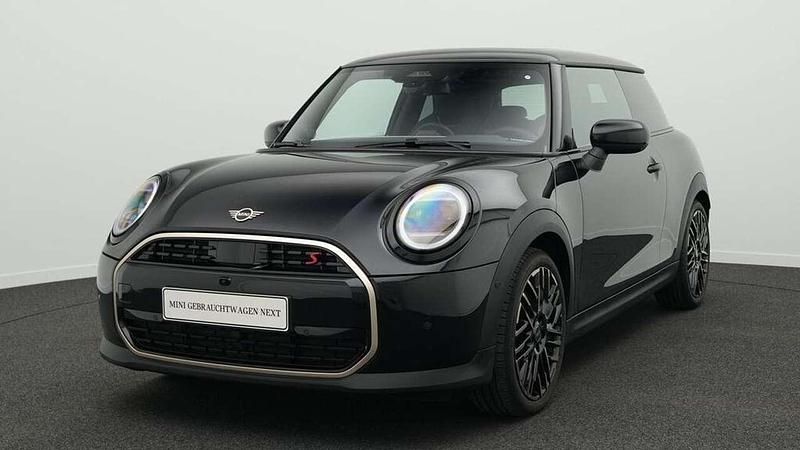 Schwarz Gebraucht 2024 Mini Cooper S Favoured Kleinwagen | 31.729 € (Guter Preis) - Bild 1/4