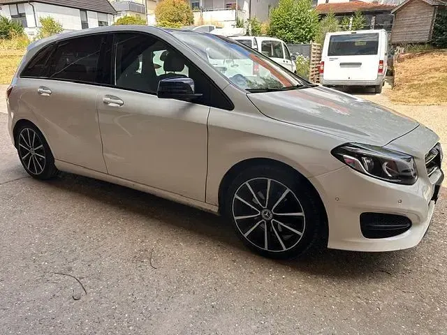 Gebraucht Mercedes B200 Night 136 PS (100 kW) 2018 Weiß Kleinwagen