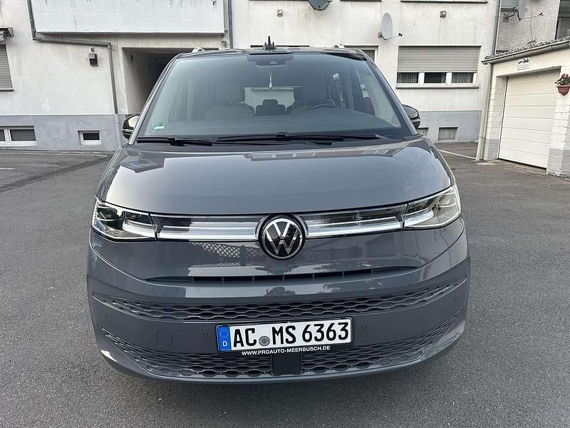 Second-hand VW Multivan Style 150 CP (110 kW) 2023 Gri Monovolum