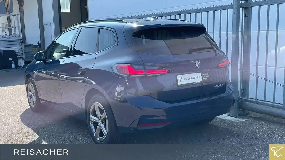 Gebraucht BMW 220 163 PS (119 kW) 2025 Night dusk blue Coupé