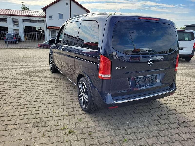 Gebraucht Mercedes V220 Avantgarde Edition 163 PS (119 kW) 2020 Cavansitblau Van / Kleinbus
