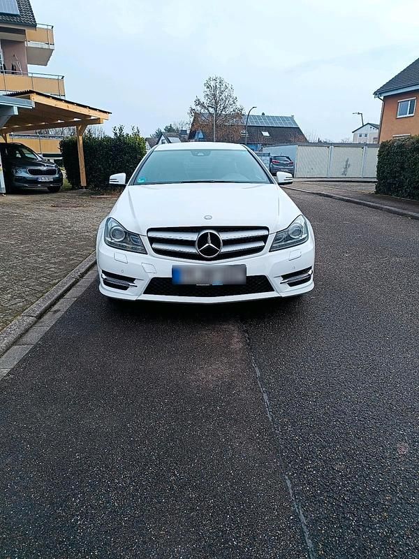 Gebraucht Mercedes C250 204 PS (150 kW) 2013 Weiß Coupé