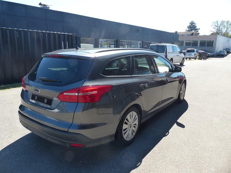 Usata Ford Focus 101 CV (74 kW) 2015 Grigio Station wagon