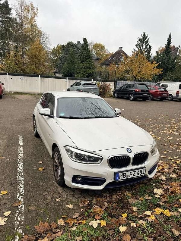 Weiß Gebraucht 2018 BMW 118 Sport Line Kleinwagen | 15.500 € (Guter Preis) - Bild 1/4