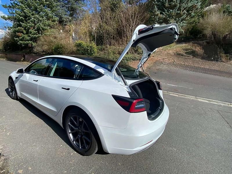 Gebraucht Tesla Model 3 Standard Range Plus 239 kW (325 PS) 2021 Weiß Limousine